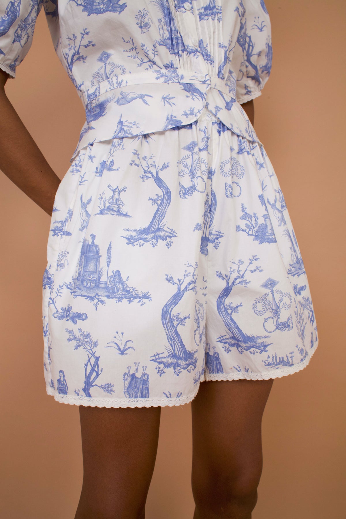 Meadows Caspia Shorts in Toile de Jouy