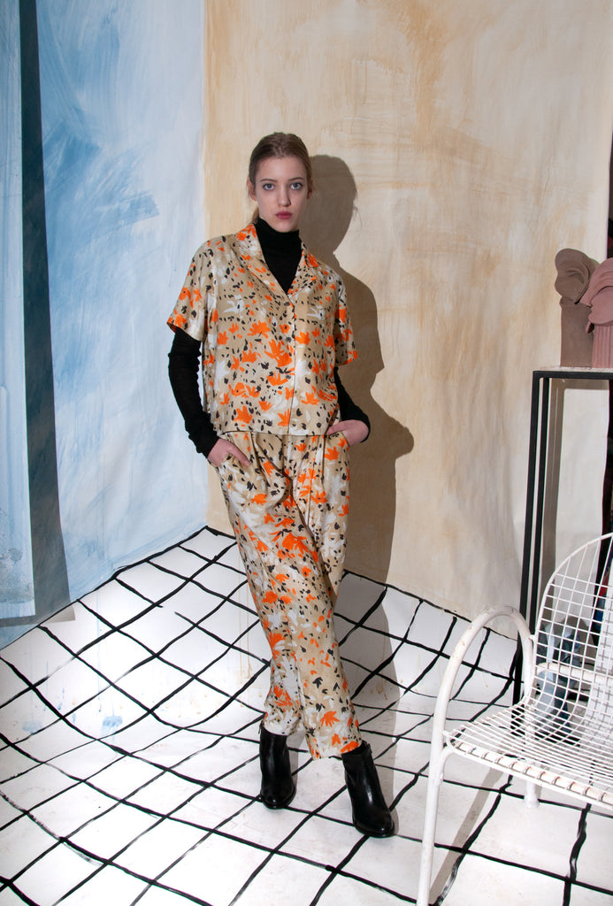 UNTITLED IN MOTION Ease Top