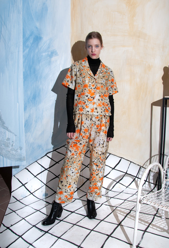 UNTITLED IN MOTION Ease Top