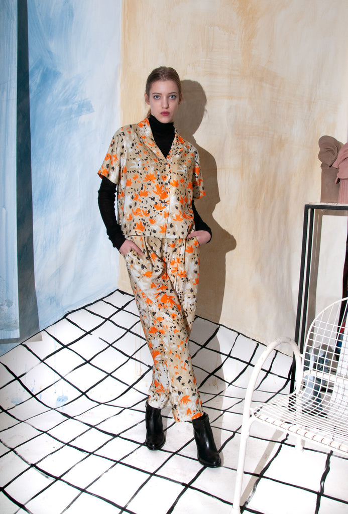 UNTITLED IN MOTION Ease Top